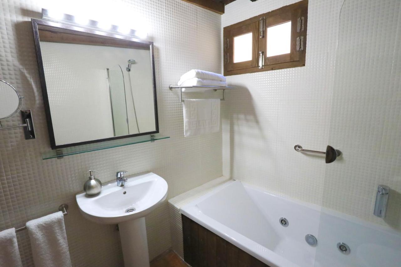Apartamentos Rurales Spa Casa De Los Escudos Valverde de la Vera ภายนอก รูปภาพ
